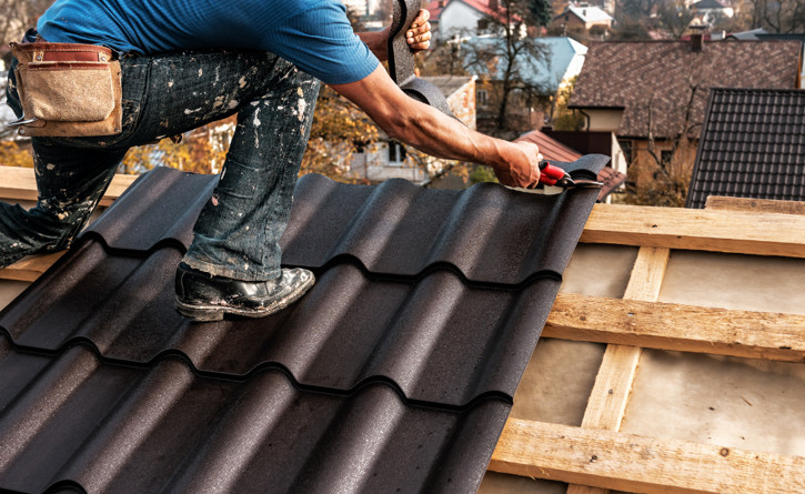 Roof Repair vs Roof Replacement: Which One Is Right for You?